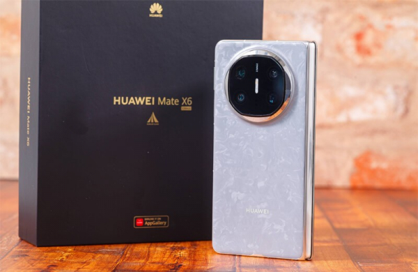 Обзор Huawei Mate X6: почти самого тонкого складного смартфона с двумя экранами